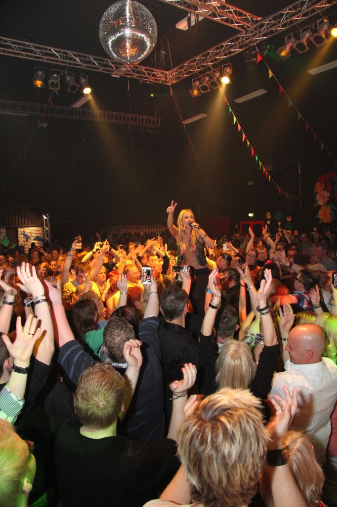 Loona bei der Tanz in den Mai Party